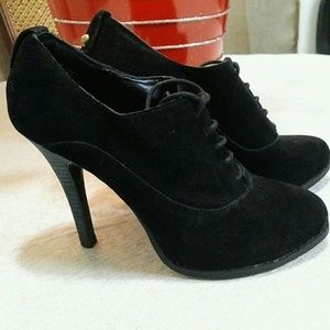 Chinese Laundry Women's Suede Booties